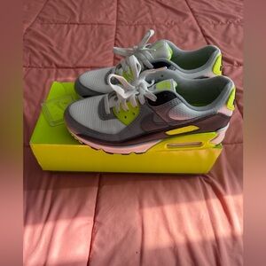 Woman’s Air Max 90 *Neon Green*